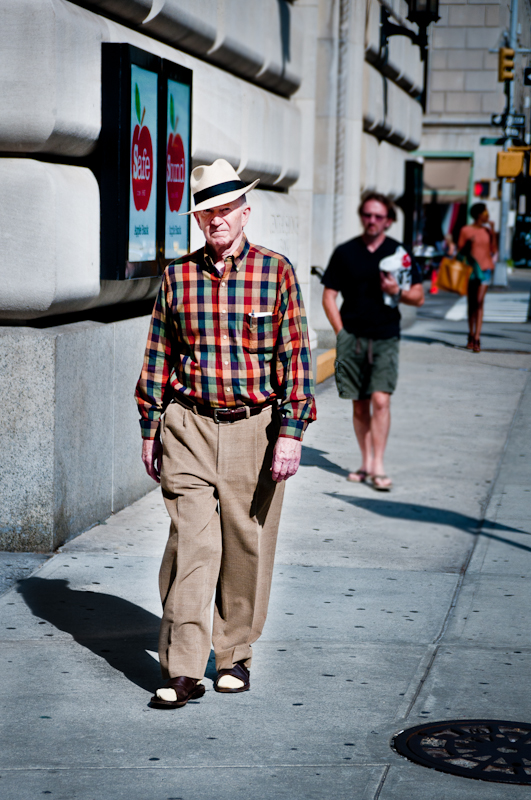 Yuri Evangelista - Street Photography - old fashioned