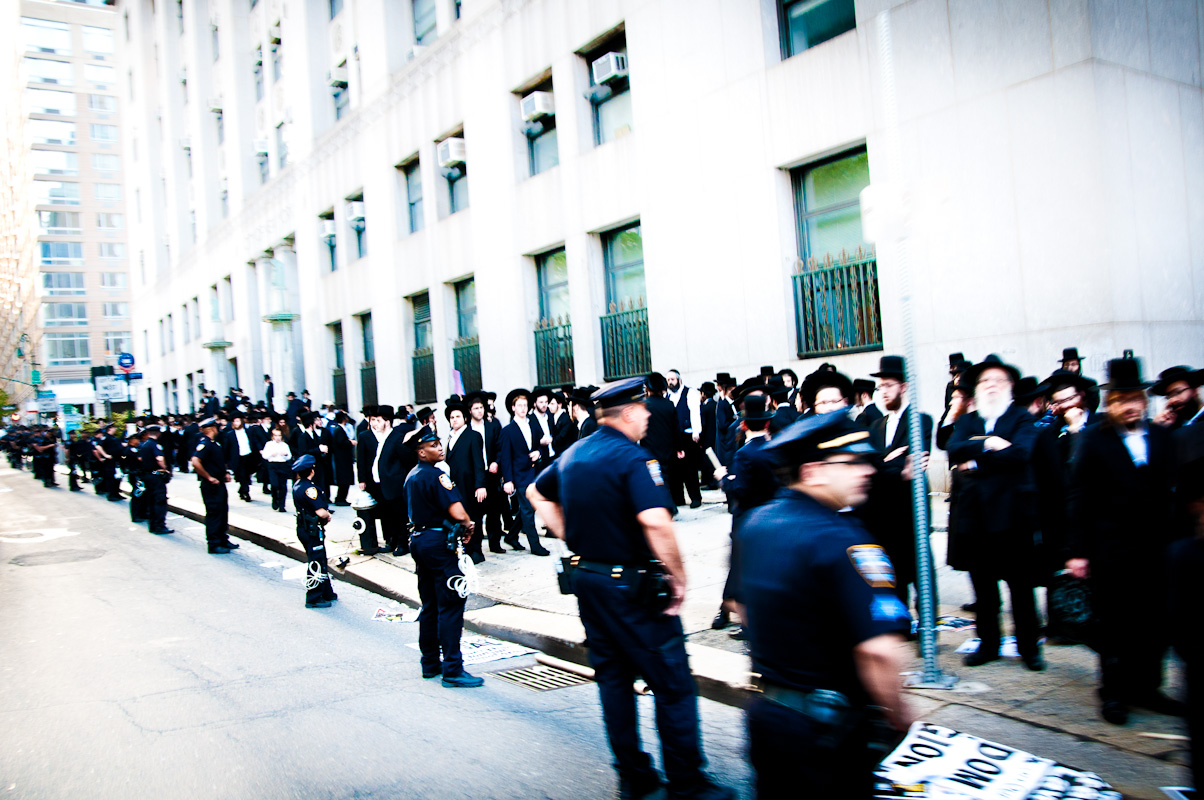 Yuri Evangelista - Street Photography - protest in worth street