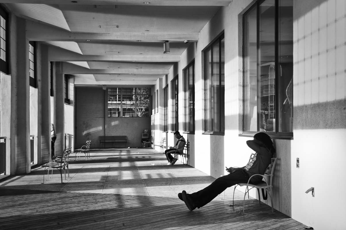 Yuri Evangelista - Street Photography - benches in the shadow