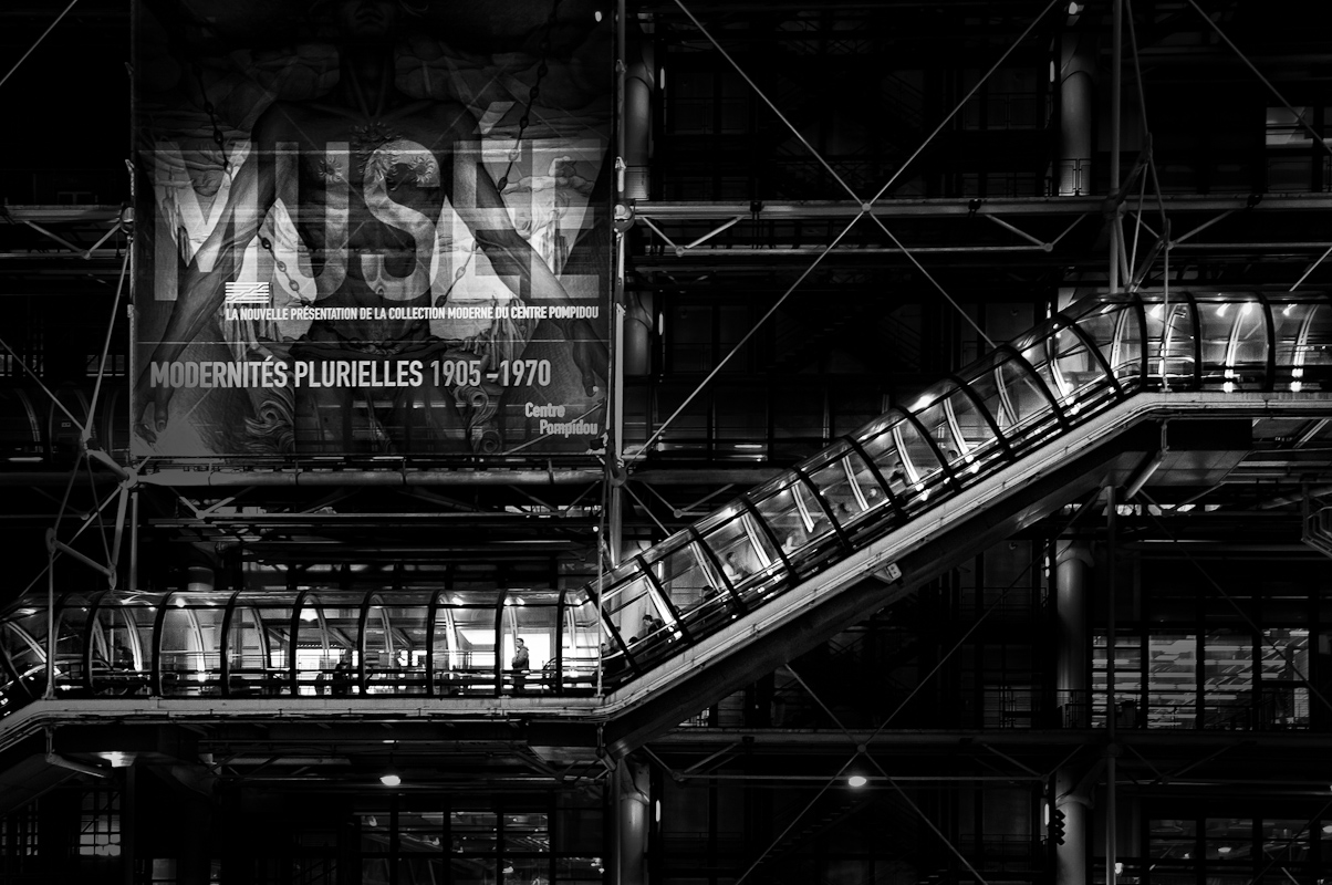 Yuri Evangelista - Street Photography - Nuit sur Beaubourg