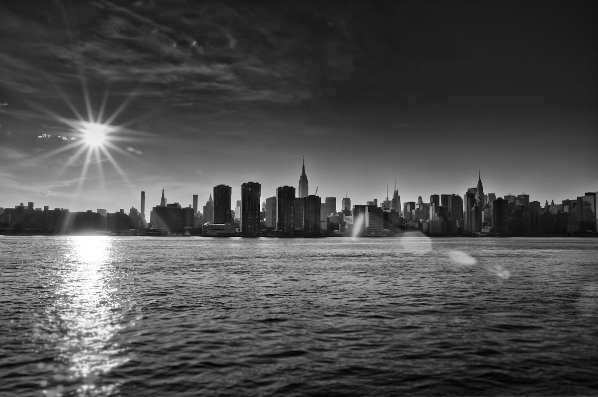 Yuri Evangelista - Street Photography - East river sunshine